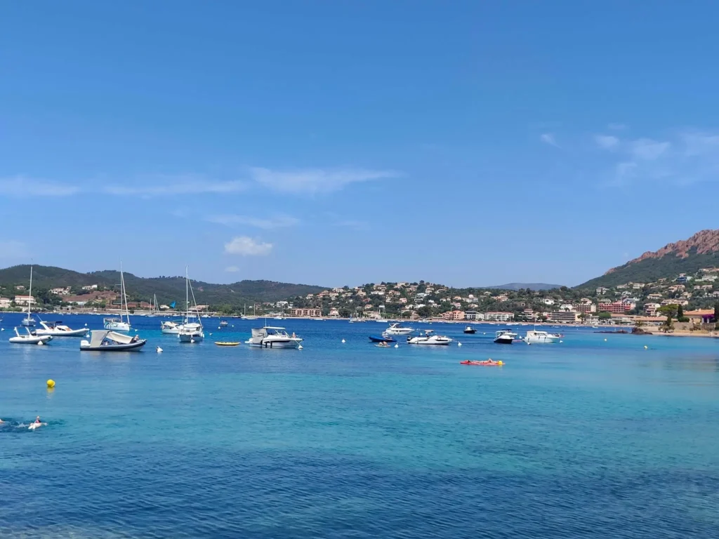 The Agay Bay coastline bathed in sunshine, nestled between the Mediterranean Sea and volcanic mountains. @jeanpaul 2025