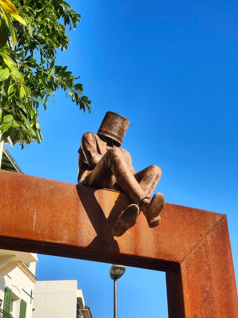 Le Cannet, ville d'art et d'histoire, surprend ses visiteurs par des œuvres contemporaines nichées au cœur de son patrimoine provençal. @jeanpaul