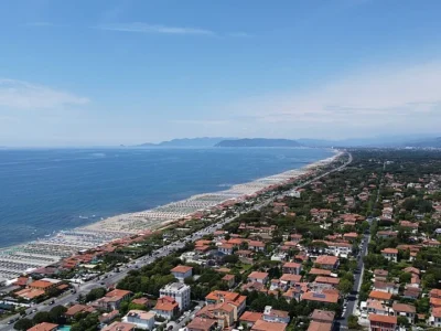 Ville de Forte dei Marmi qui se traduit par Fort de Marbres.