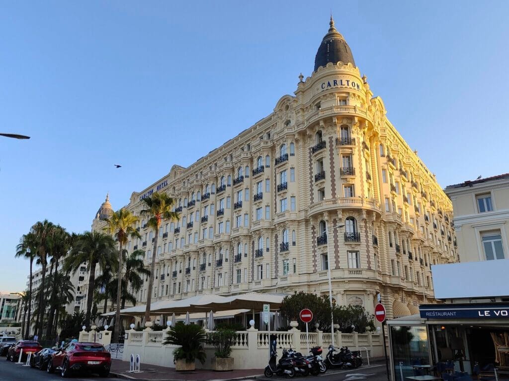 L'Hôtel Carlton à Cannes est l'un des plus beaux et grands palaces de la villle.